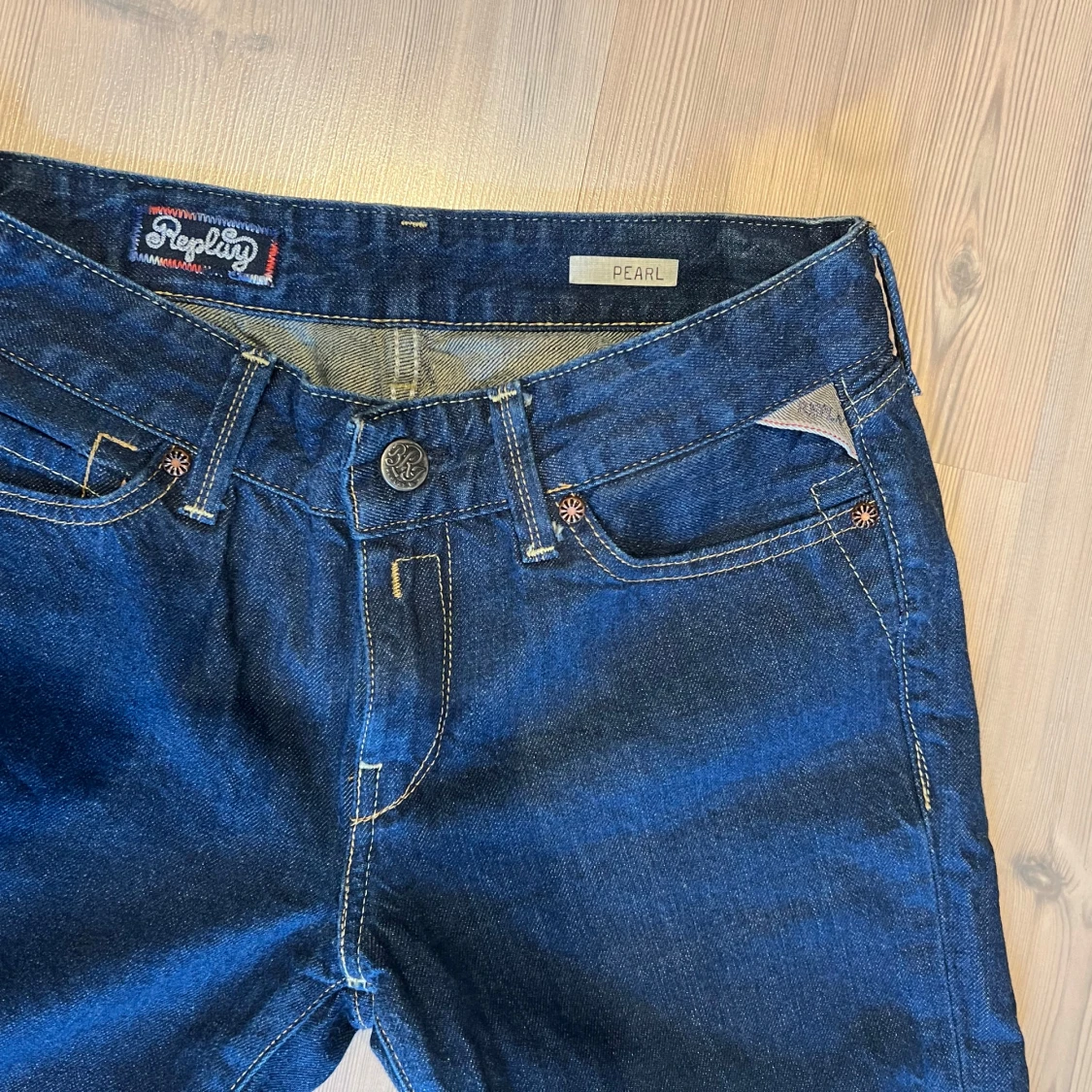 Mörkblå jeansbyxor från Replay - 2