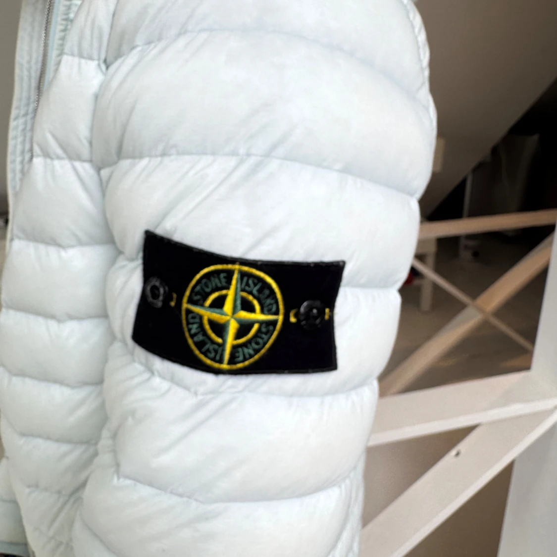 Ljusblå dunjacka med huva från Stone Island - 2