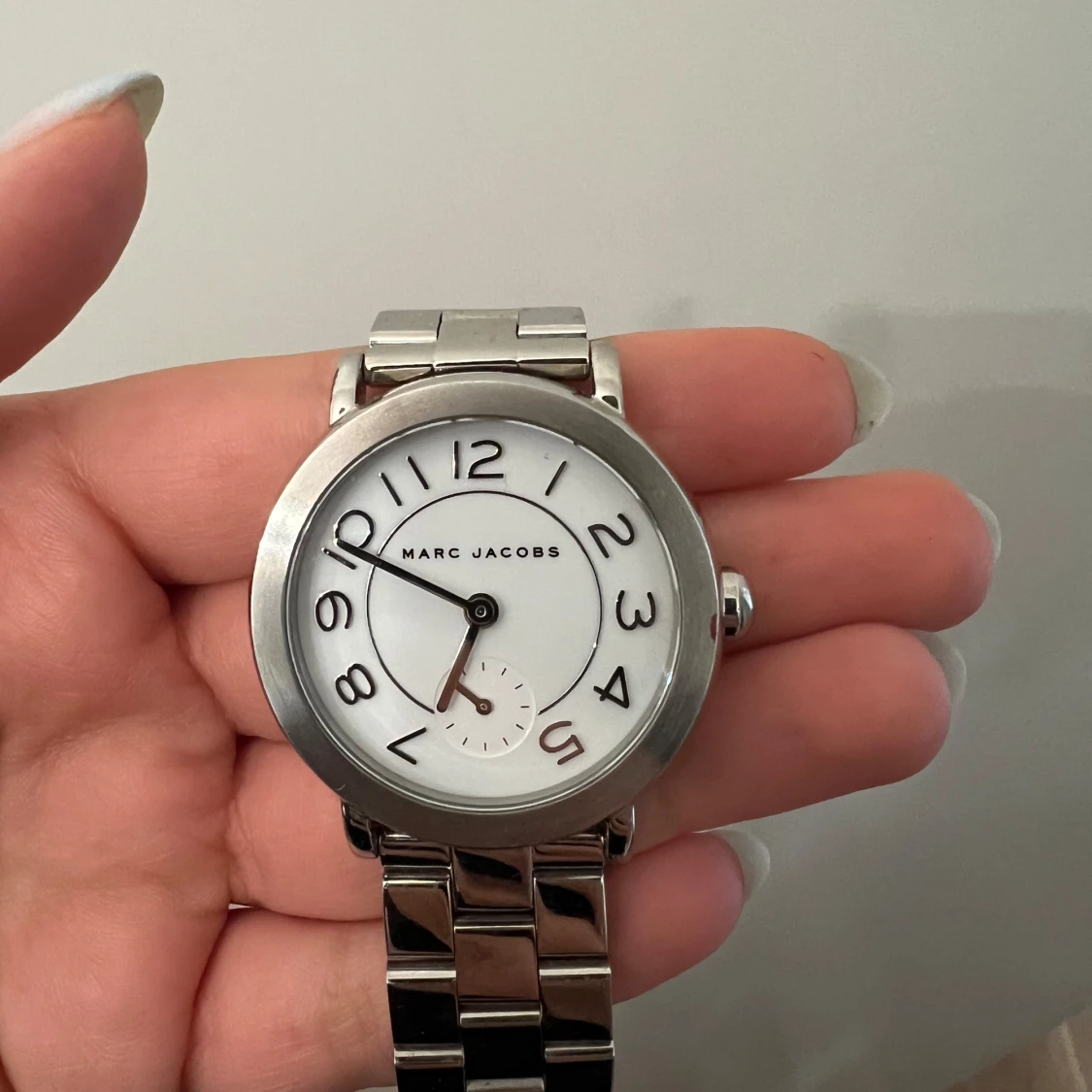 Silverfärgad klocka från Marc Jacobs