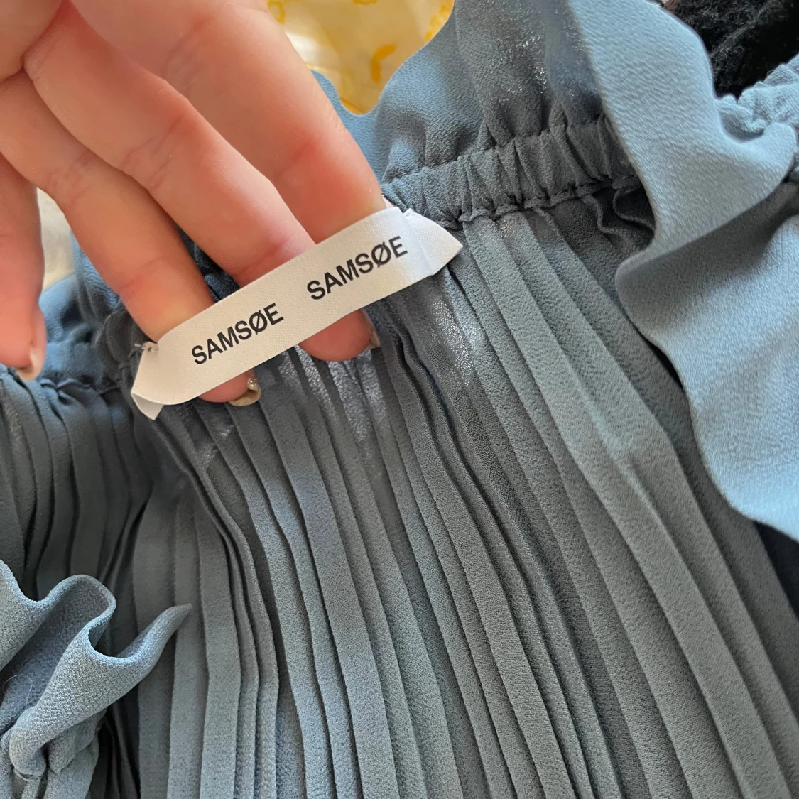 Plisserad blå blus från Samsøe Samsøe - 2