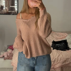 Ljusrosa stickad offshoulder tröja - Supermysig ljusrosa stickad tröja med offshoulder💞