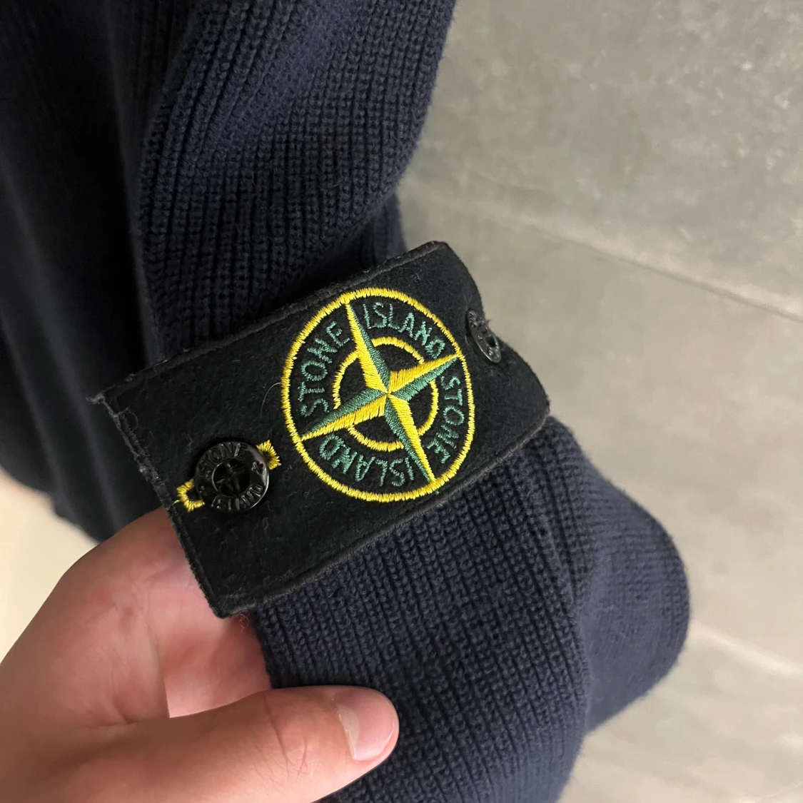 Stickad Stone Island tröja  - 2