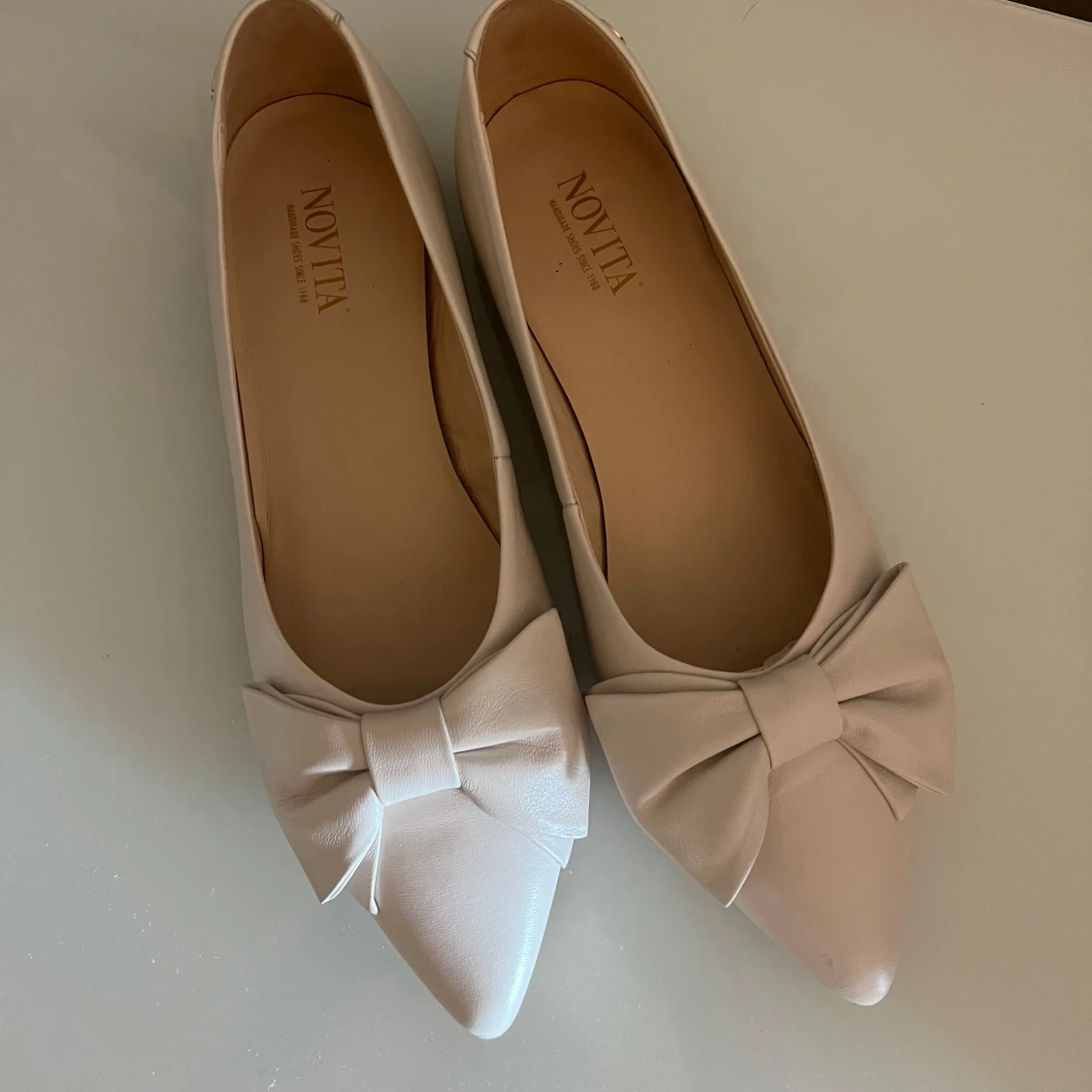 Beige ballerinaskor med rosett Novita - 1