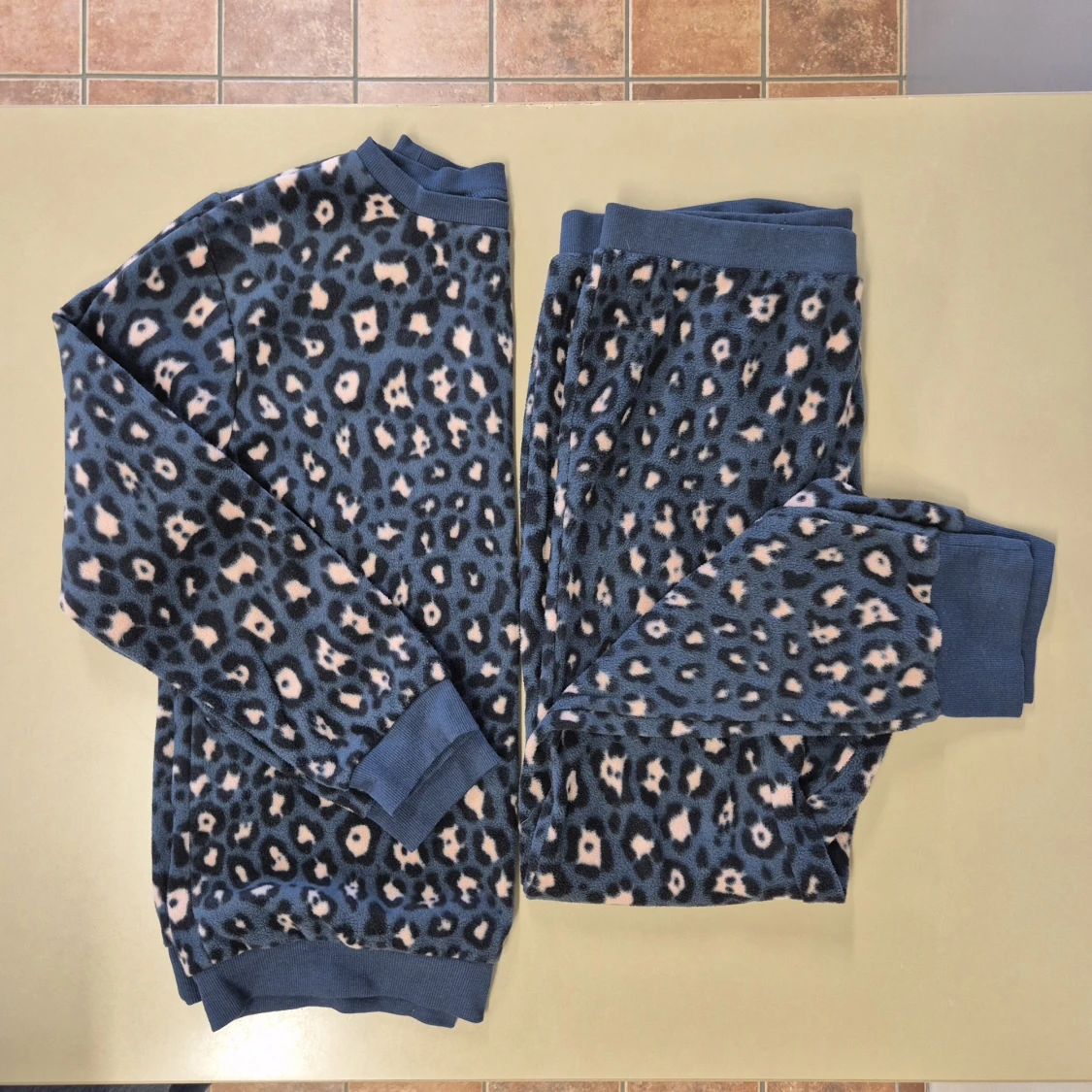 Blå leopardmönstrat set