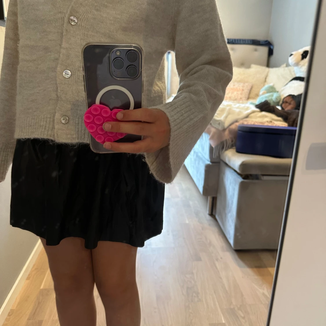 Svart kortkjol från Gina Tricot