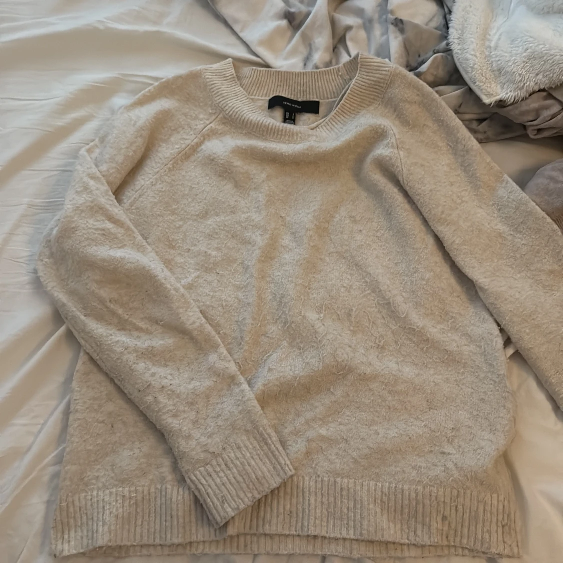 Beige stickad tröja från Vero Moda