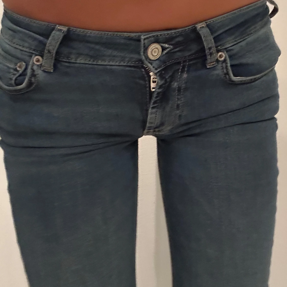 lågmidjade jeans