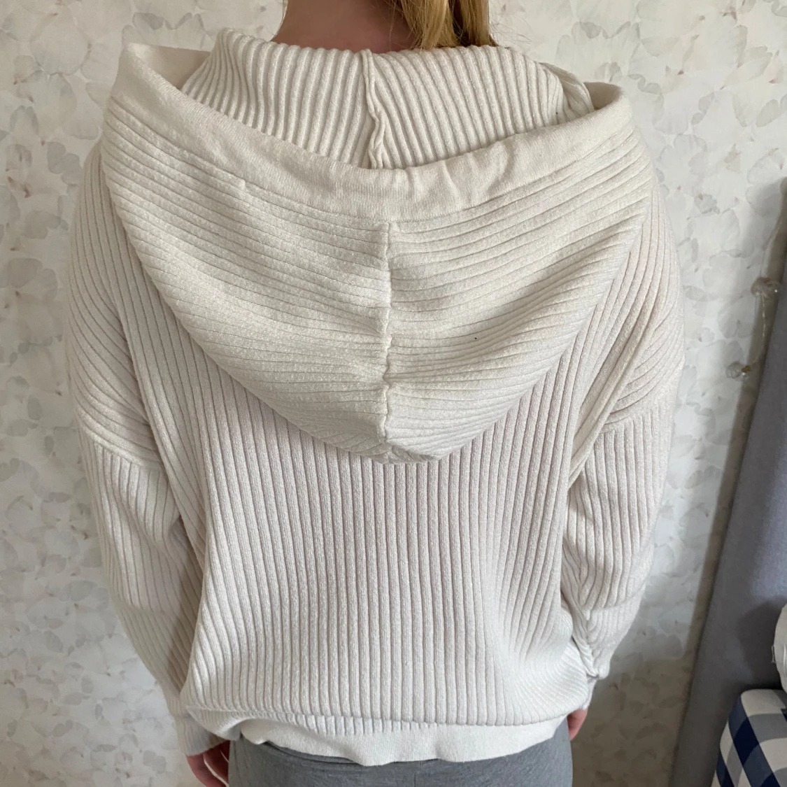 Vit ribbad hoodie från 157 - 1