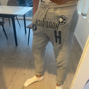 Hoodrich byxor  - De för korta för mig.