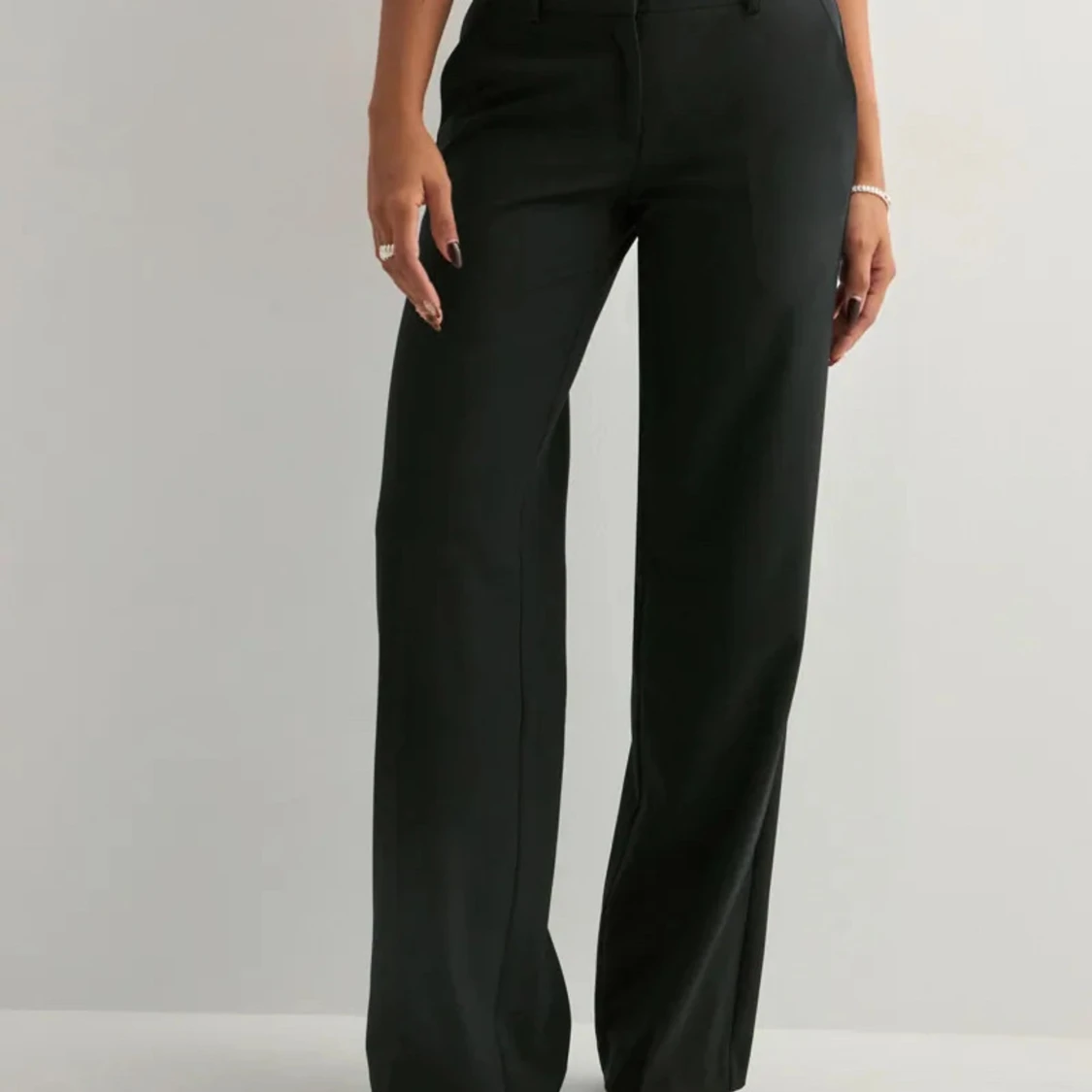 Svarta kostymbyxor