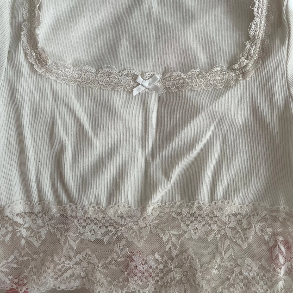 Vit croppad topp med spets - 2