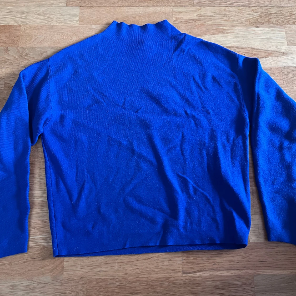 Kornblå långärmad tröja från H&M