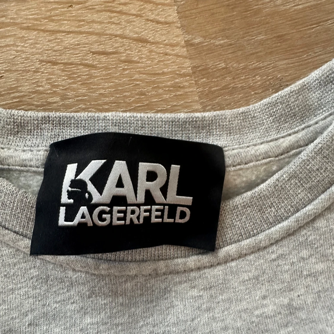 Grå tröja med plisserad nederdel Karl Lagerfeld - 2