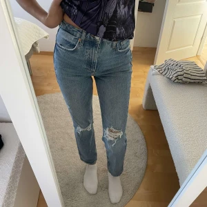 Jeans  - Snygga jeans ifrån ZARA, använda en gång 