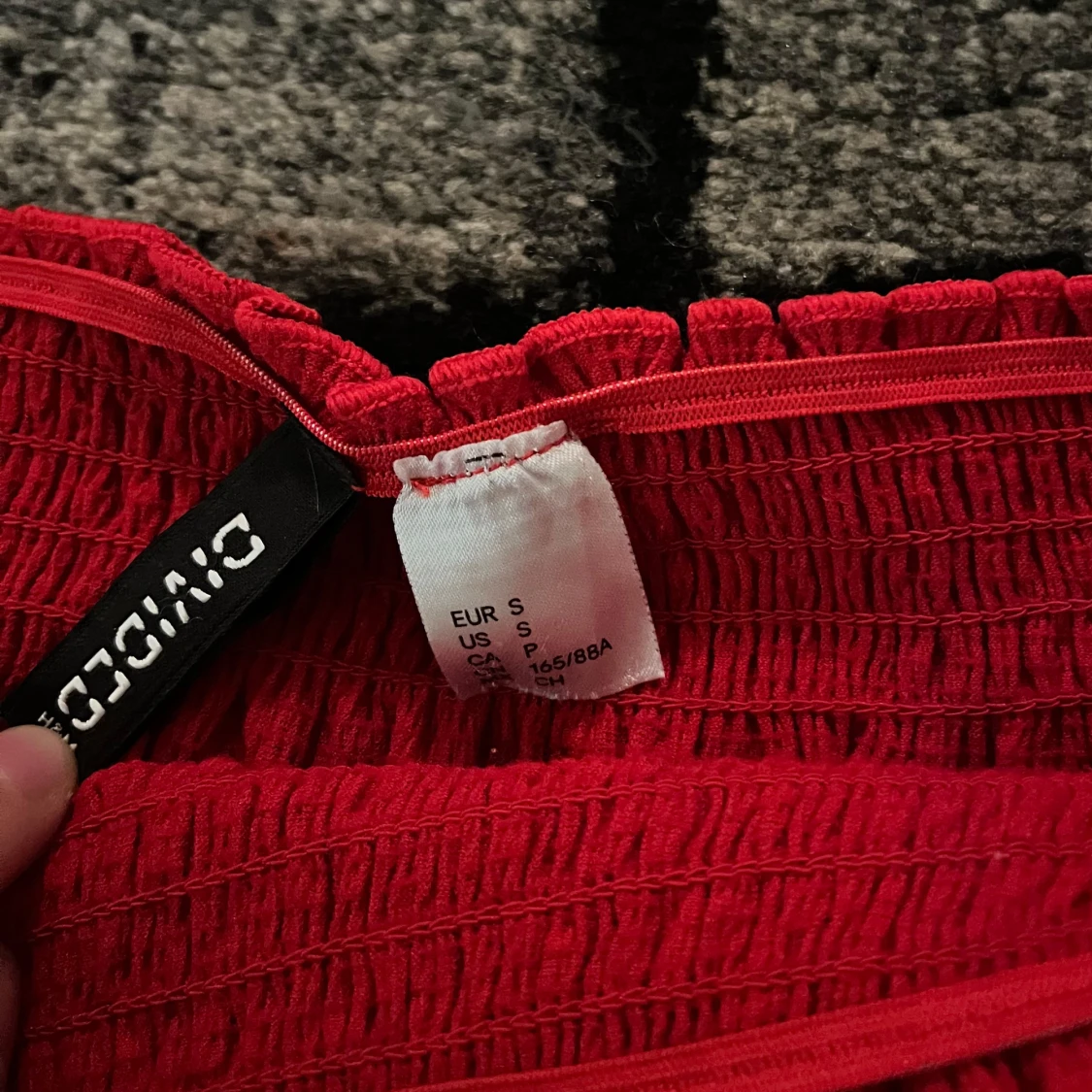 Röd offshoulder topp från Divided. Storlek XS/S.  - 2