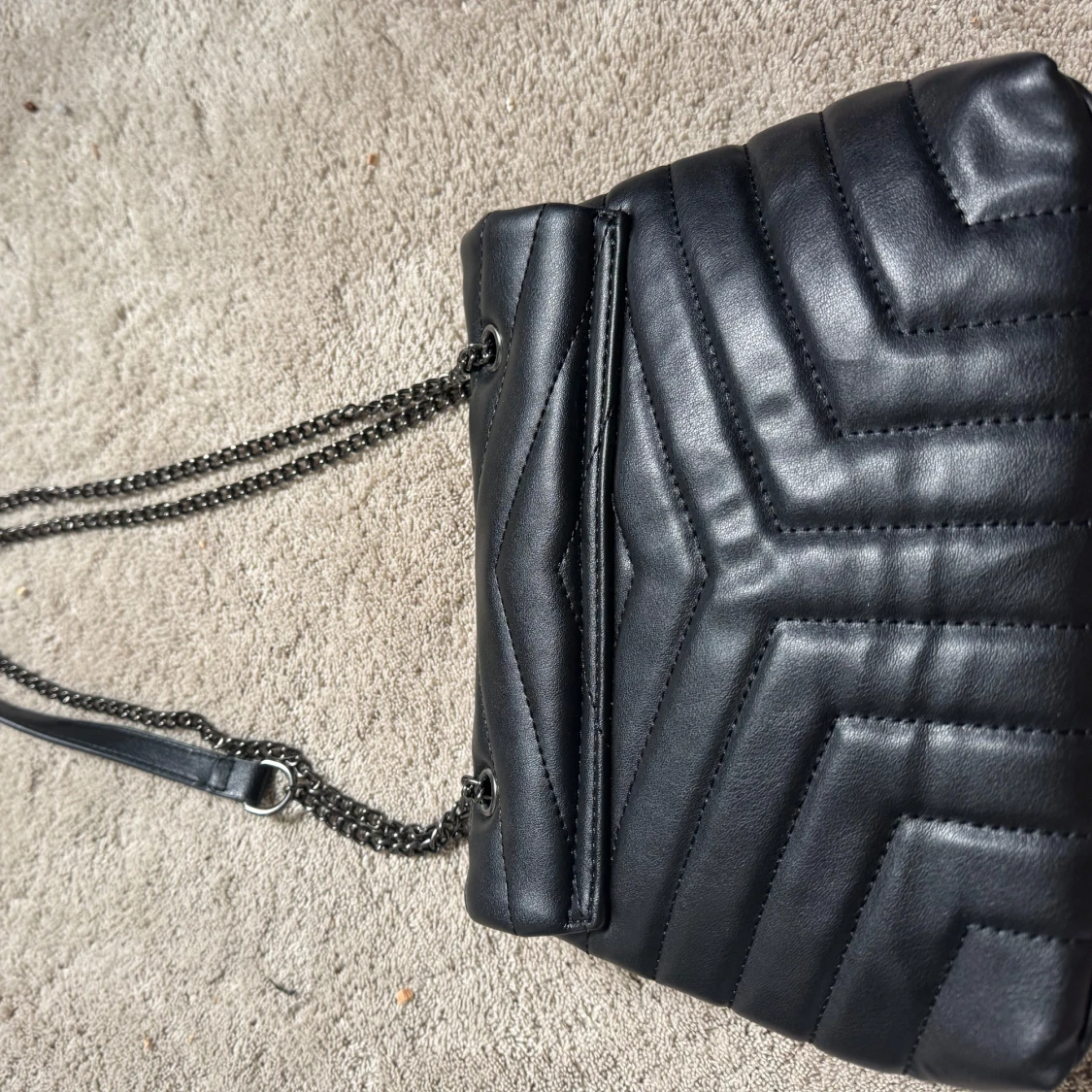 Svart quiltad axelväska  - 2