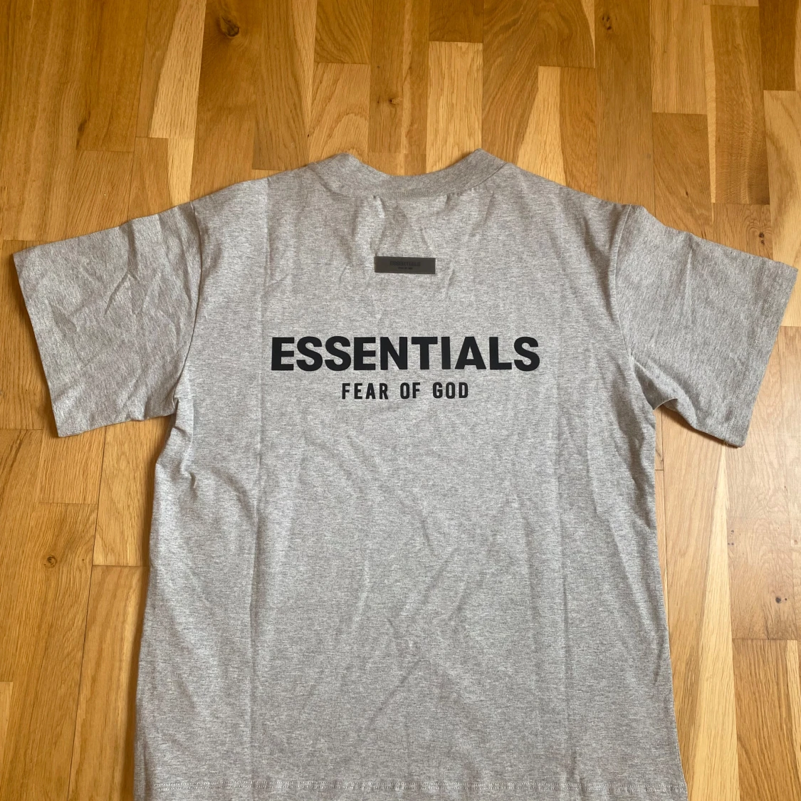 Grå Essentials Fear of God t-shirt - 1