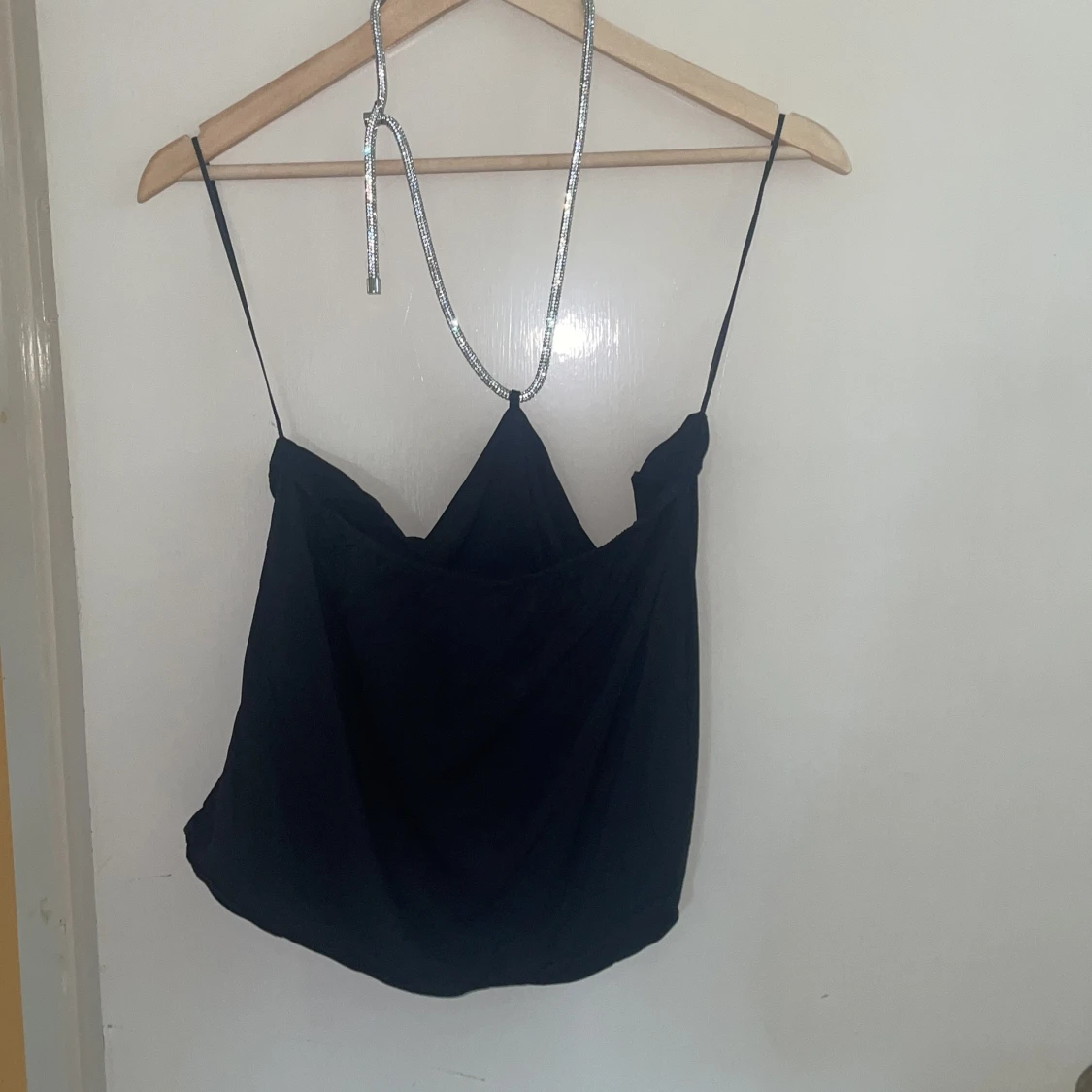 Svart linnetopp med glittrigt band - 2