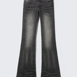 Weekday bootcut jeans - Säljer dessa snygga slutsålda svart/grå bootcut jeans från cheapmonday/weekday då dom inte kommer till användning. Skriv privat om egna bilder. Nypris 399kr