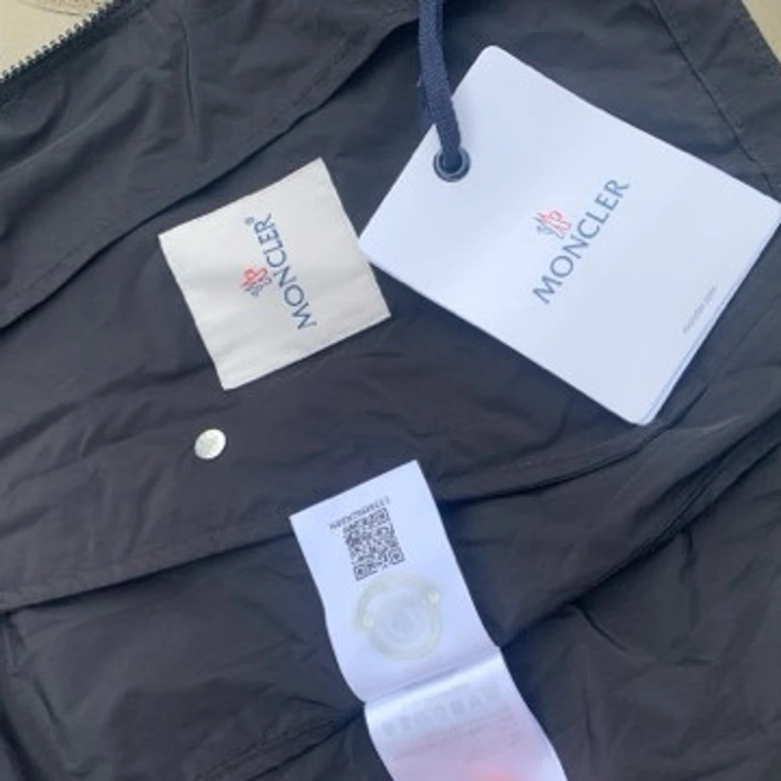 Svart vindjacka från Moncler - 4