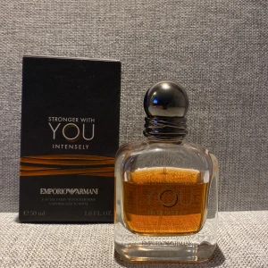 Emporio Armani Stronger With You Intensely - Säljer min stronger with you pga att den inte kommer till användning längre. Den är köpt på NK i Göteborg och har ungefär 35ml kvar. 