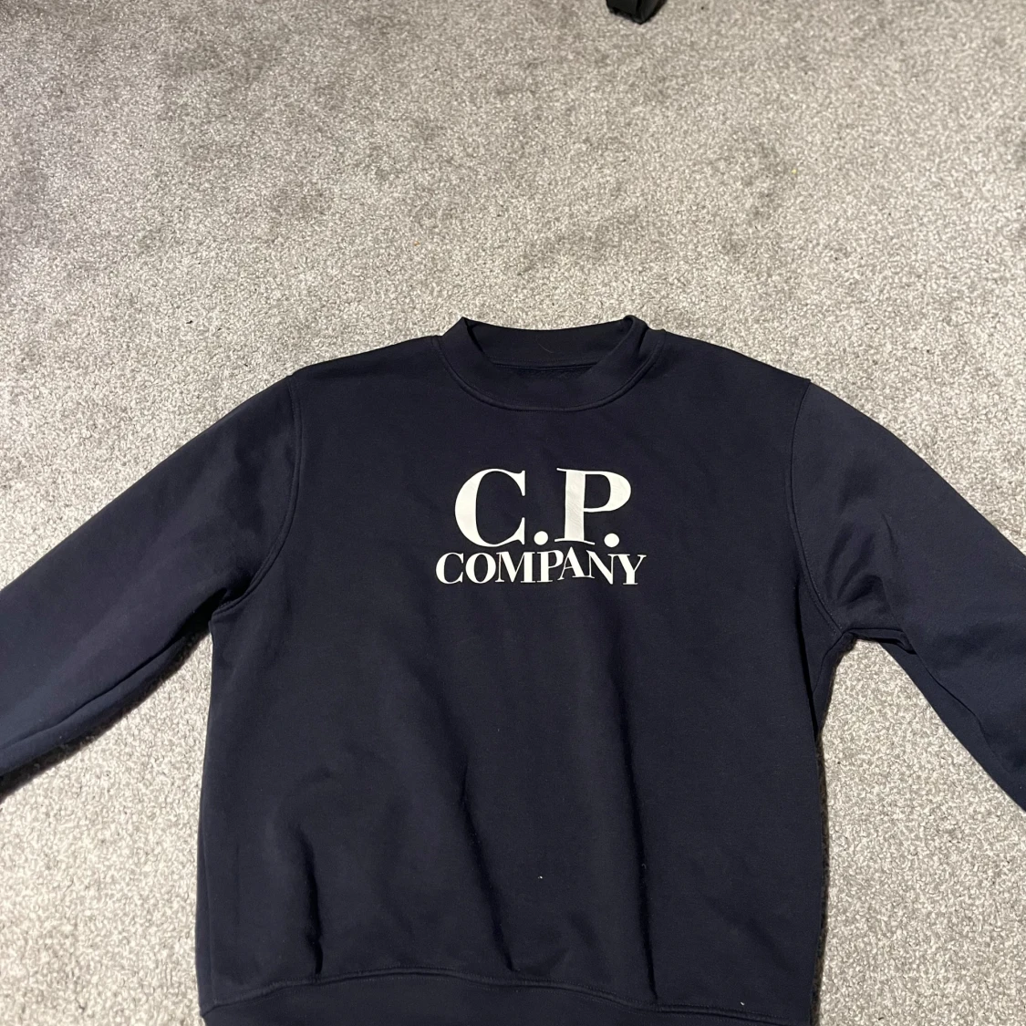 Mörkblå sweatshirt från C.P. Company