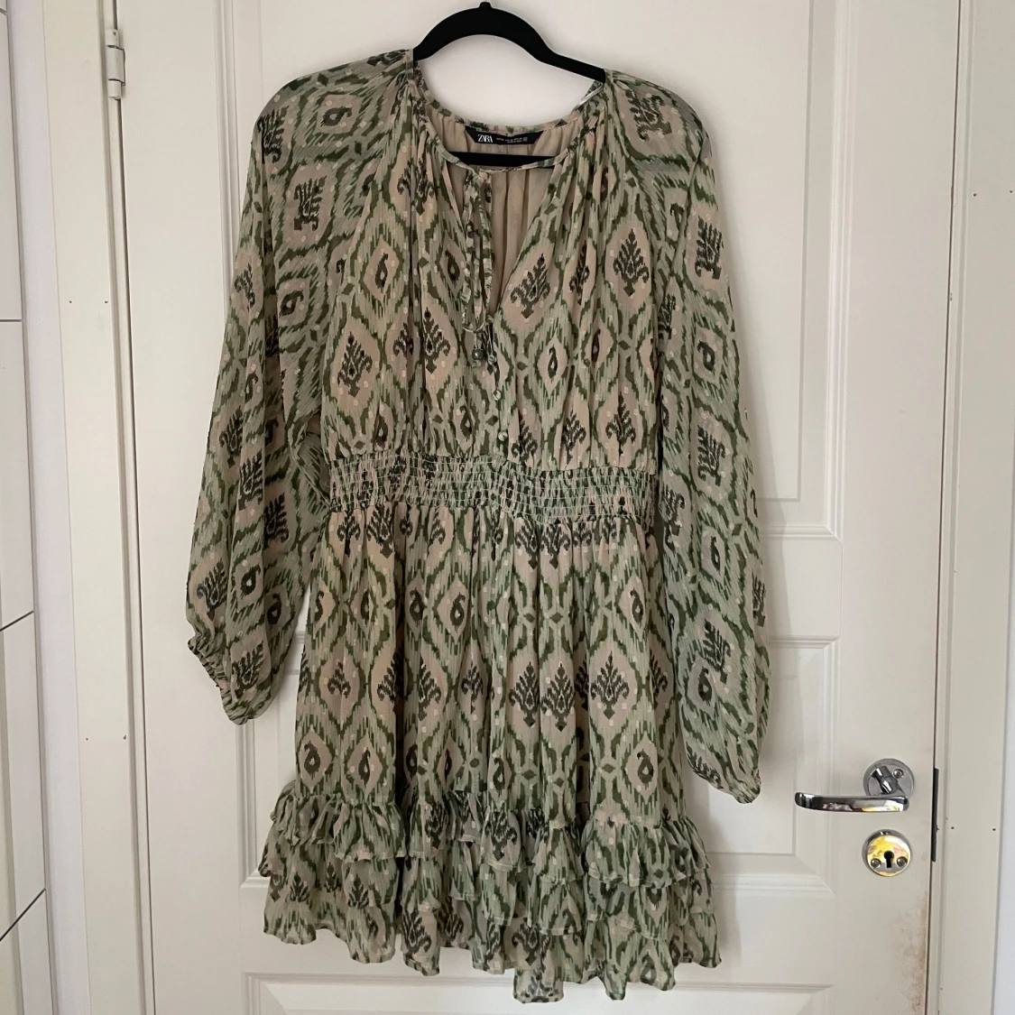 Grön mönstrad kortklänning från Zara