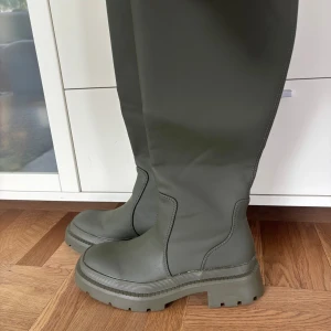 Stövlar - Helt nya stövlar med dragkedja! 