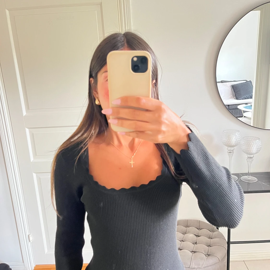 Svart ribbad långärmad klänning - 1