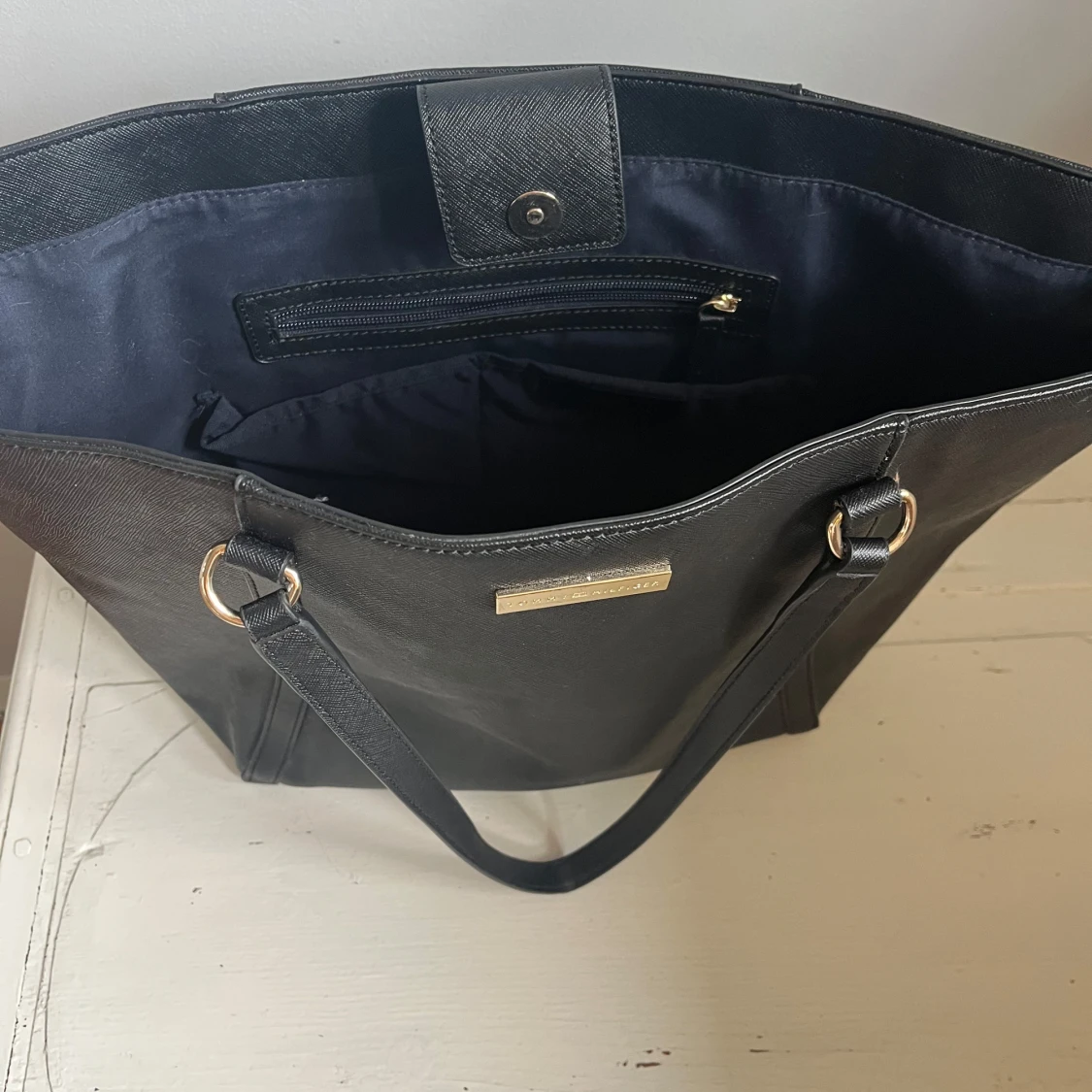 Svart axelväska från Tommy Hilfiger - 4