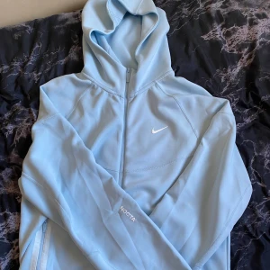 Nocta tech fleece - Helt ny blå Nike Nocta Tech Fleece, oversized, (Tröjan)