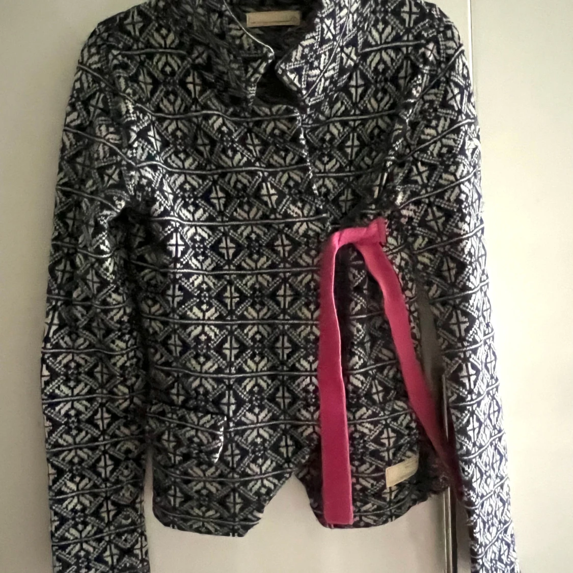 Mönstrad Odd Molly kofta med storleken 1 (S 36). Mer bilder finns på Vinted