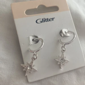Snygga örhängen  - Fina örhängen från glitter som aldrig andvändts. Kostar 100 kr igentligen men säljer för 79 