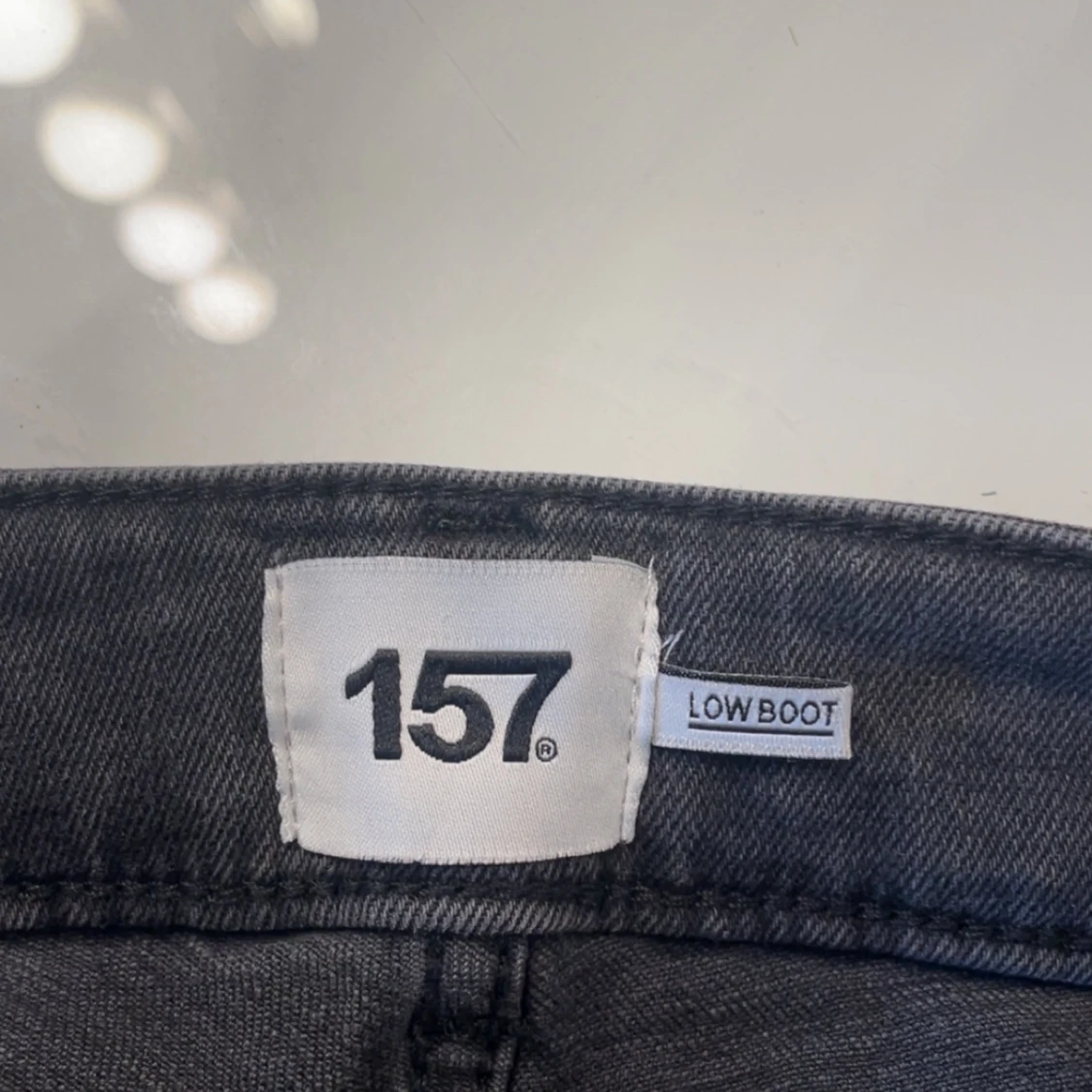 svarta bootcut jeans 🖤 - 2