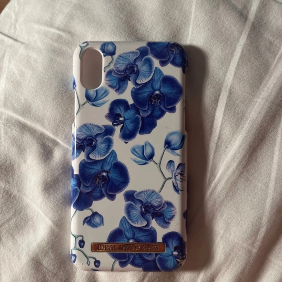 Två iDeal of Sweden mobilskal - 2