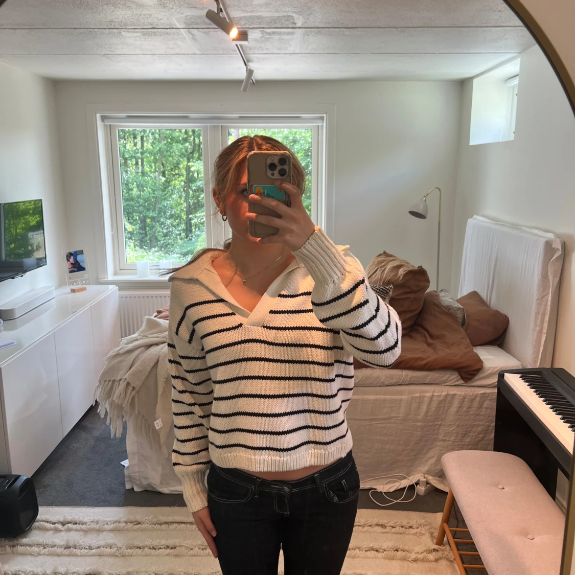 Randig stickad tröja med krage