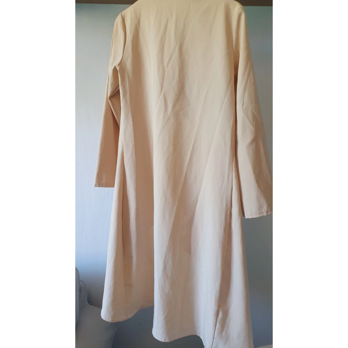 Beige trenchcoat från Honeycake - 1