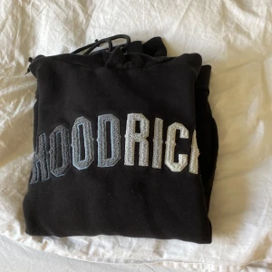 Svart HOODRICH hoodie - Svart hoodie från HOODRICH i storlek M