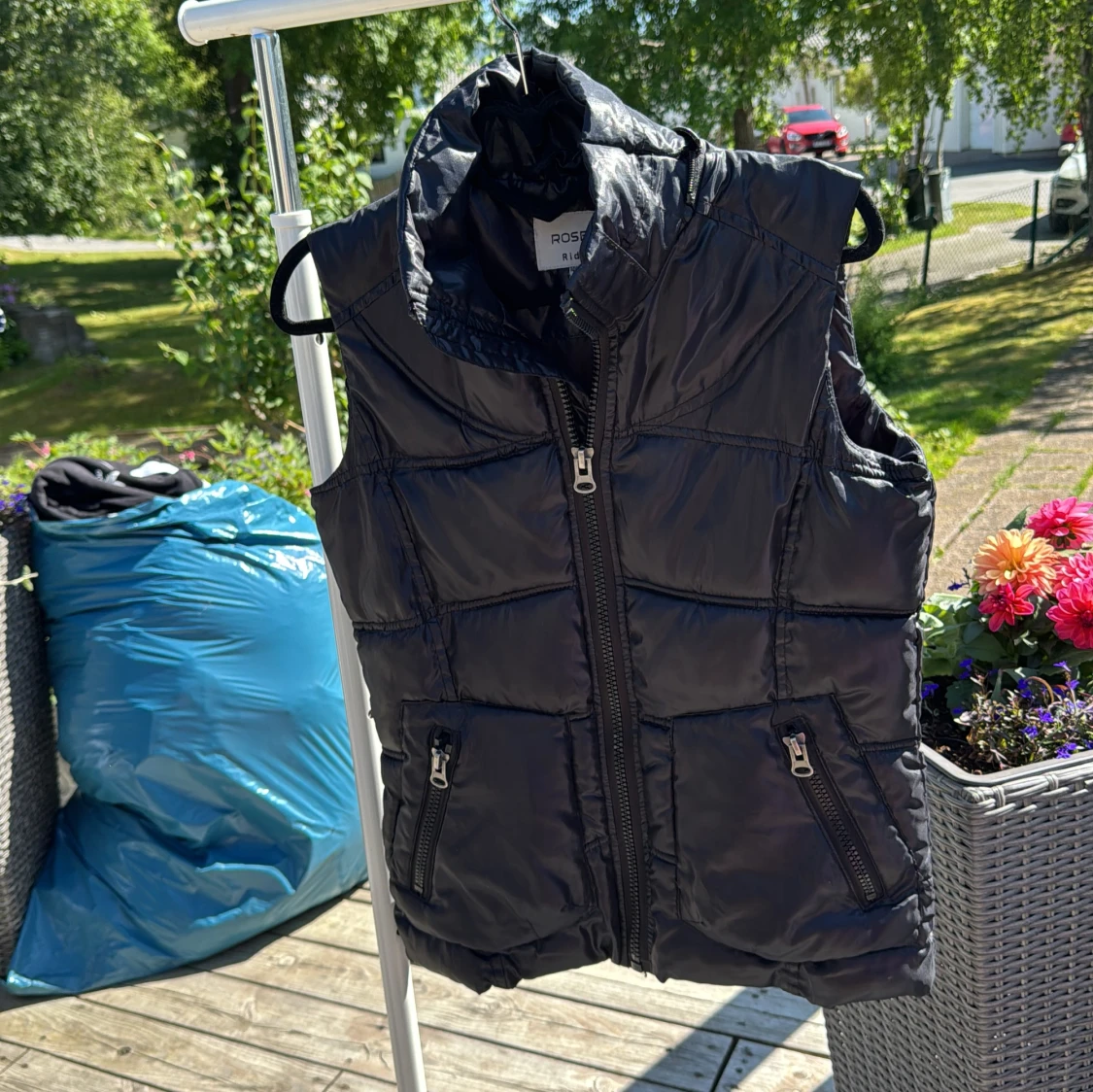 Svart dunväst från Rosetti Riding