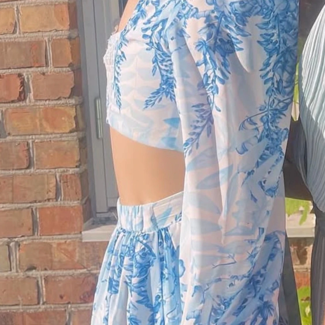 Blåvit långklänning med cut-outs - 2