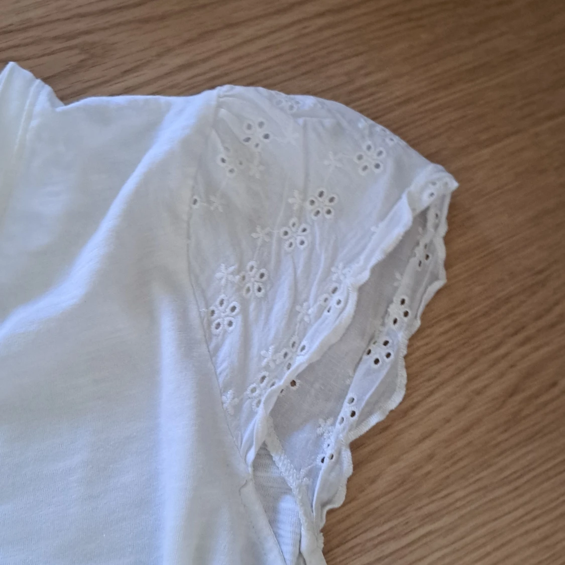 Vit blus med spetsärmar Holly & Whyte - 3