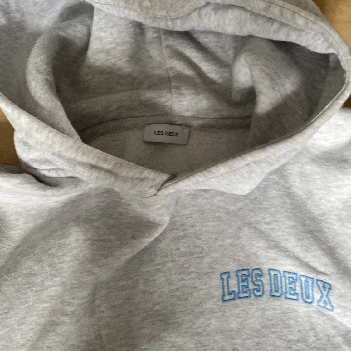 Grå hoodie från Les Deux(160cm) - 2