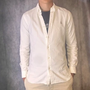 Ralph lauren skjorta - Mycket fint skick | Size S  | fraktar spårbart inom 24 timmar |  för att köpa klicka ” köp nu” | vid frågor skriv ett meddelande |