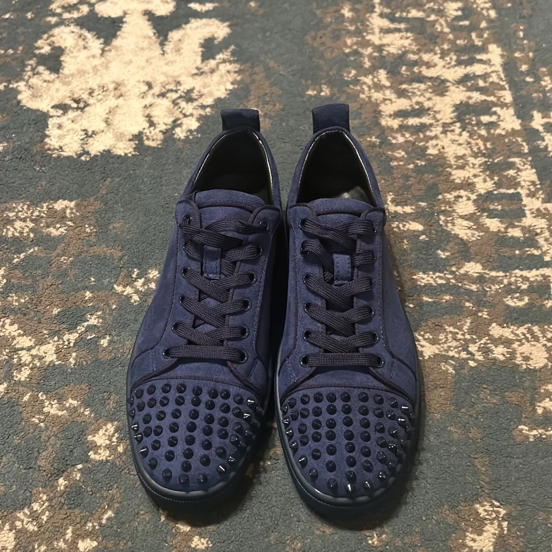 Mörkblå Christian Louboutin sneakers