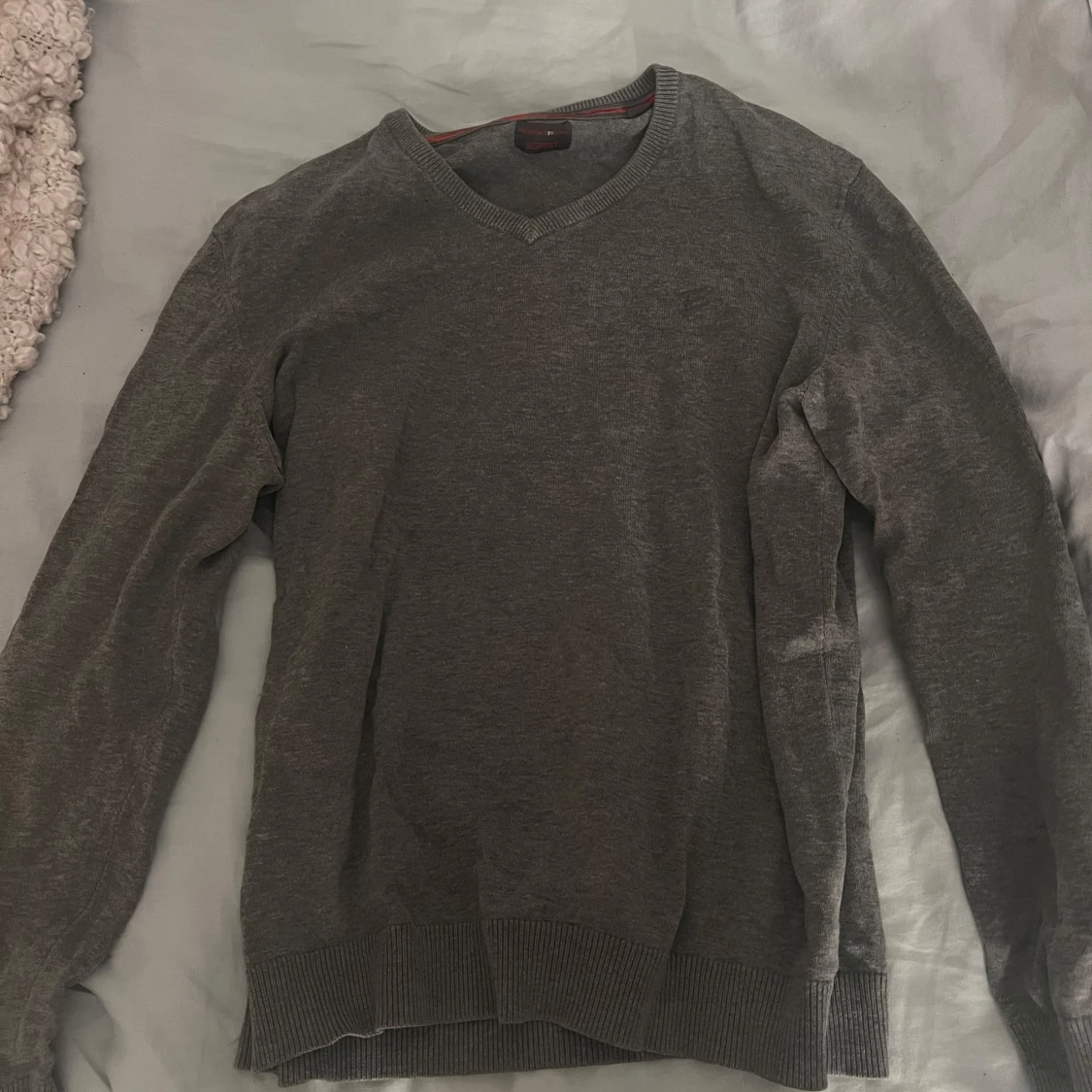 Mörkgrå V-ringad tröja Esprit - 1