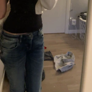 Ltb jenas bootcut-lowrise - Säljer dessa jeans Ltb jeans då dom knappt kommit till användning 