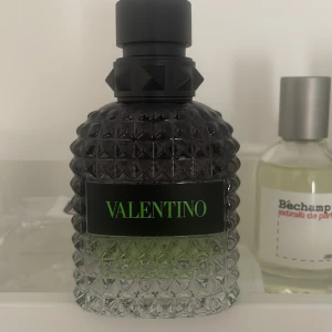Parfym sample Valentina BIR green stravagansa - Säljer parfym sample 1,2,3,4,5ml av Valentino BIT green stravagansa. Hör av dig så kommer vi överens om ett billigt pris. Alla köp för gratis surprise sample!