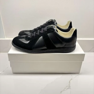 Unika Maison Margiela ”GATS” - Unika Maison Margielas som är i 10/10 skick| Skorna är aldrig använda och passar 42,5-43,5|Köpta från farfetch och orginalkvitto ingår| Fler bilder i DM|
