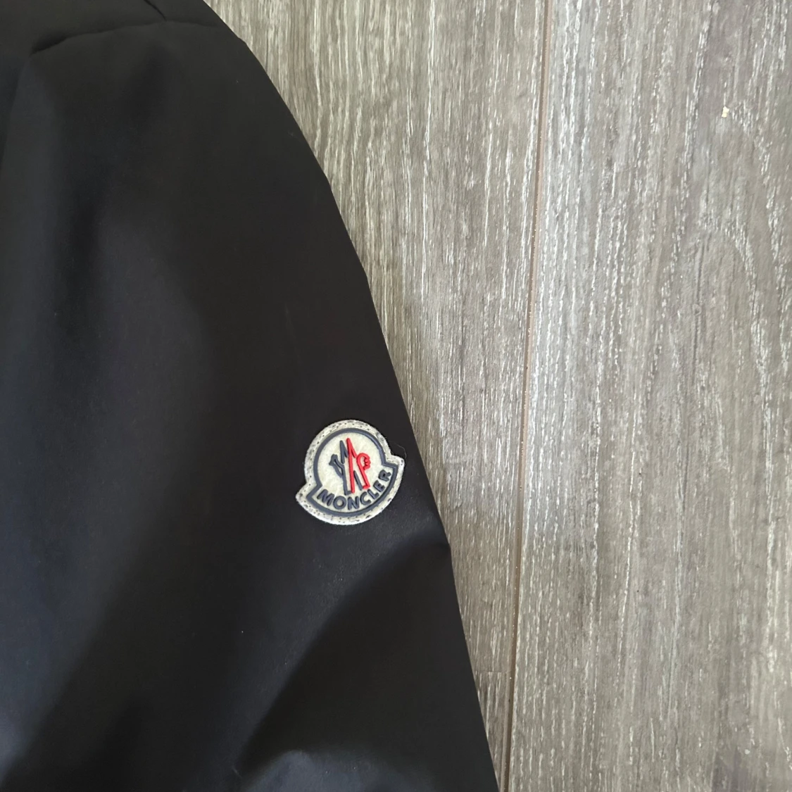 Svart vindjacka från Moncler med huva - 2