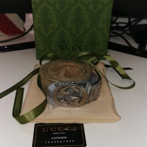 Skön bälte med G mönster  - Skön bälte med G mönster och en silver G. 